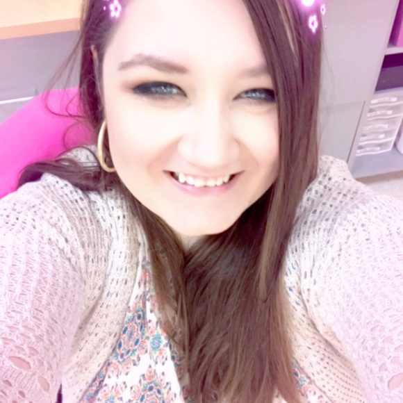 Meet Your Posher, Jessica! - Picture 4 of 4